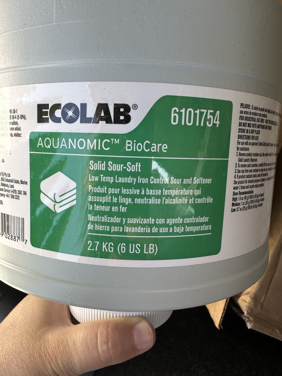 Ecolab Aquanomic Biocare Iron Control Softener Laundry Detergent 2.7 kg 6 count