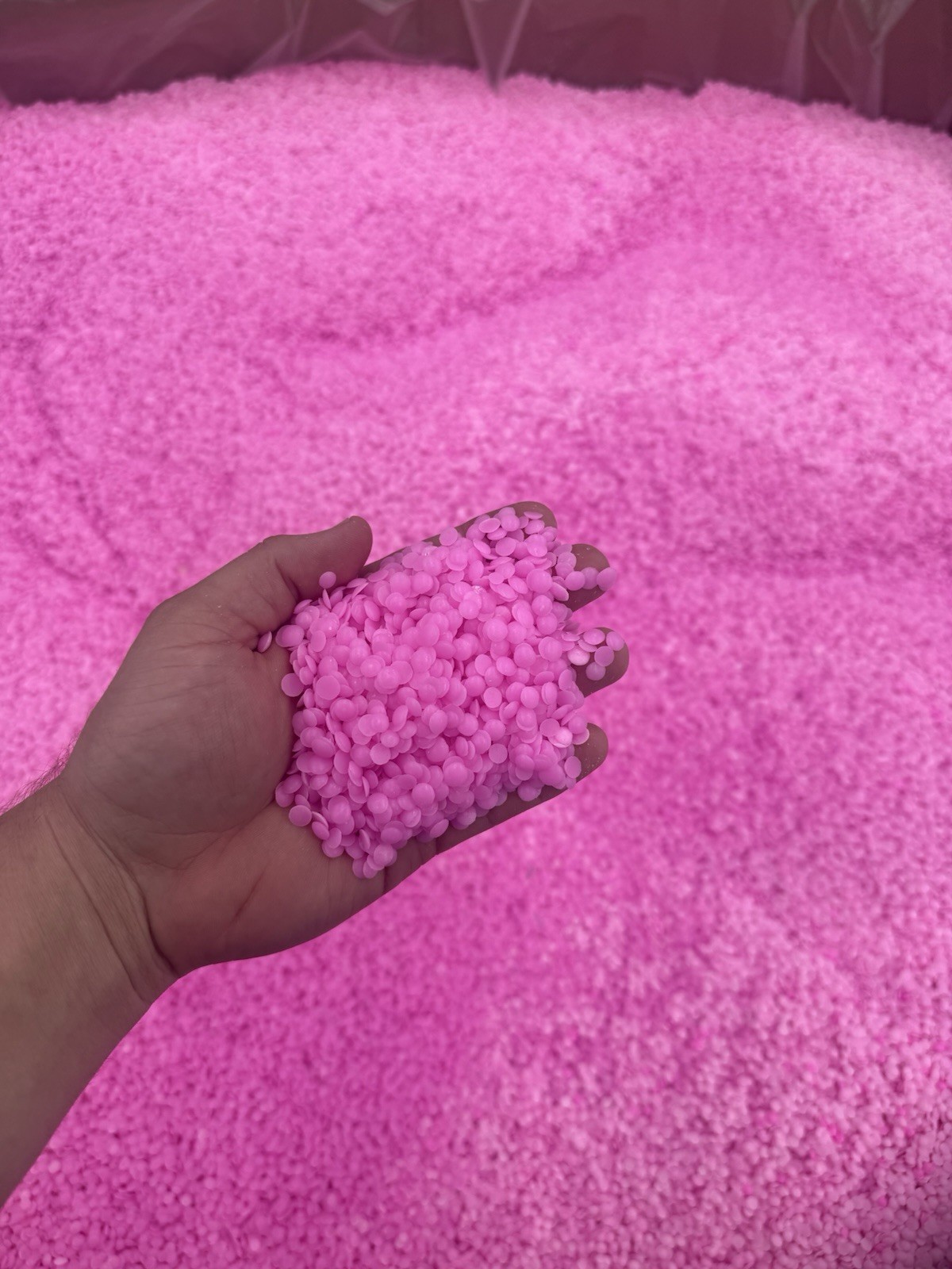 Made In USA – 1 Gallon Bucket Pink Majestic Laundry Scent Beads