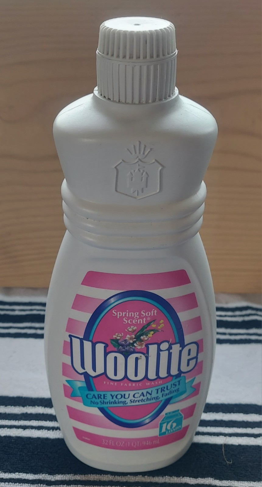 Vinage 90’s Woolite 32 Ounce Spring Soft Scent Full