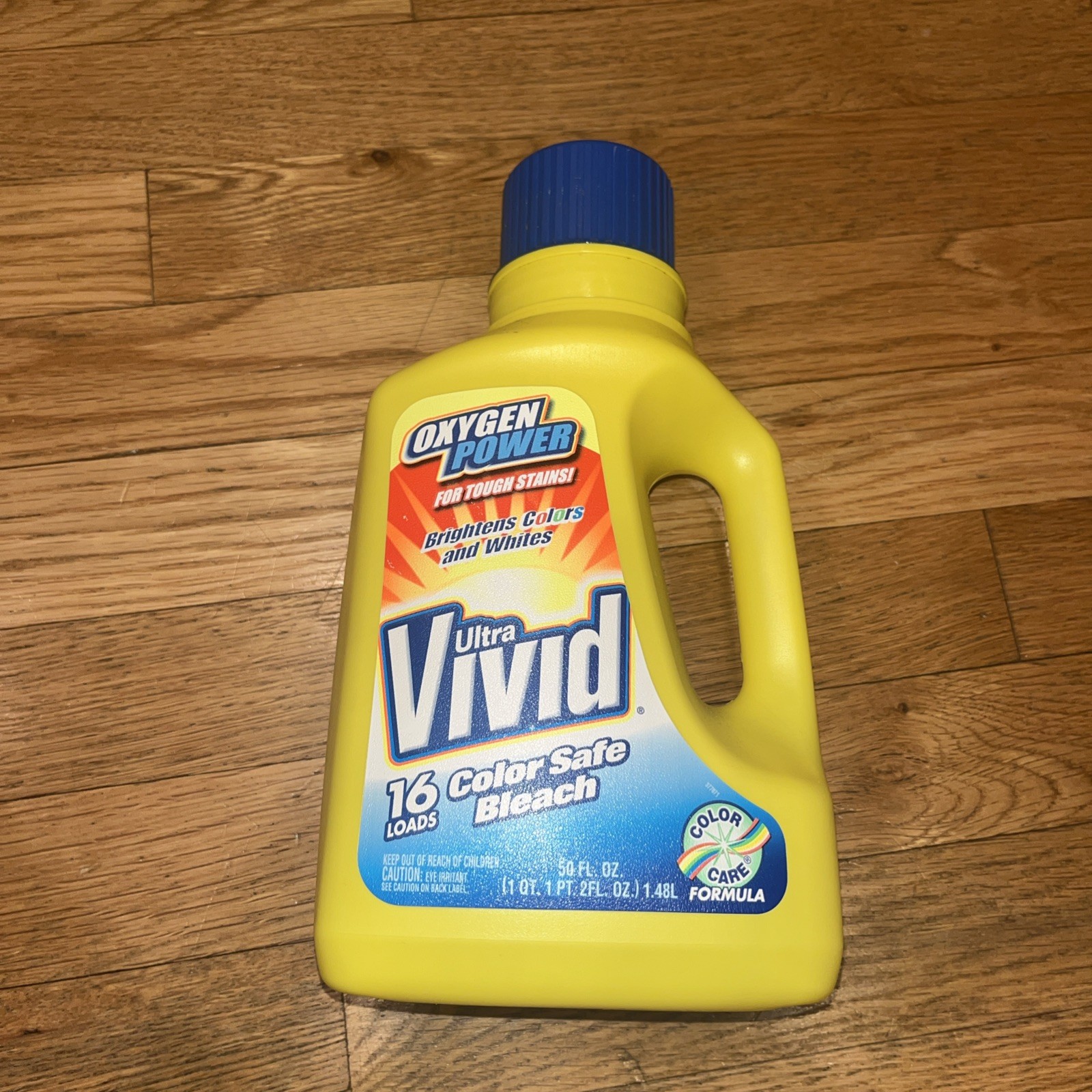 VINTAGE Vivid Color Safe Bleach / 50 fl oz Bottle Prop Collectors 2002