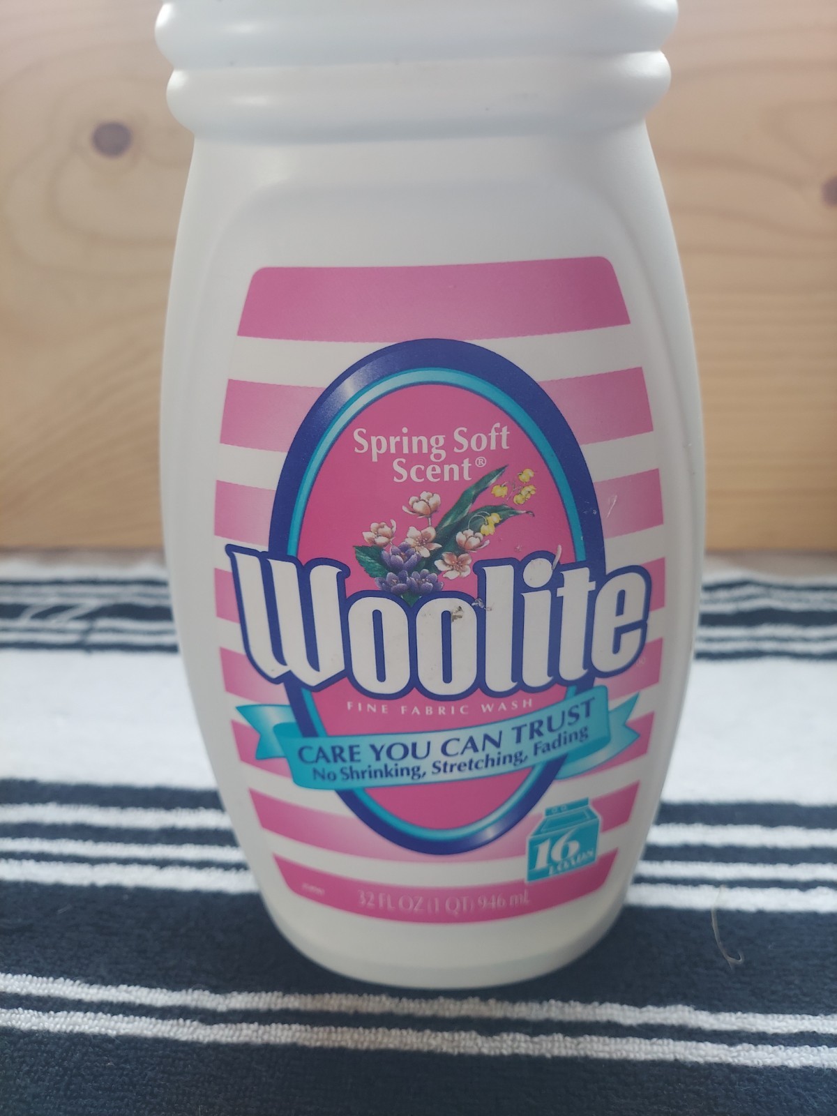 Vinage 90’s Woolite 32 Ounce Spring Soft Scent Full