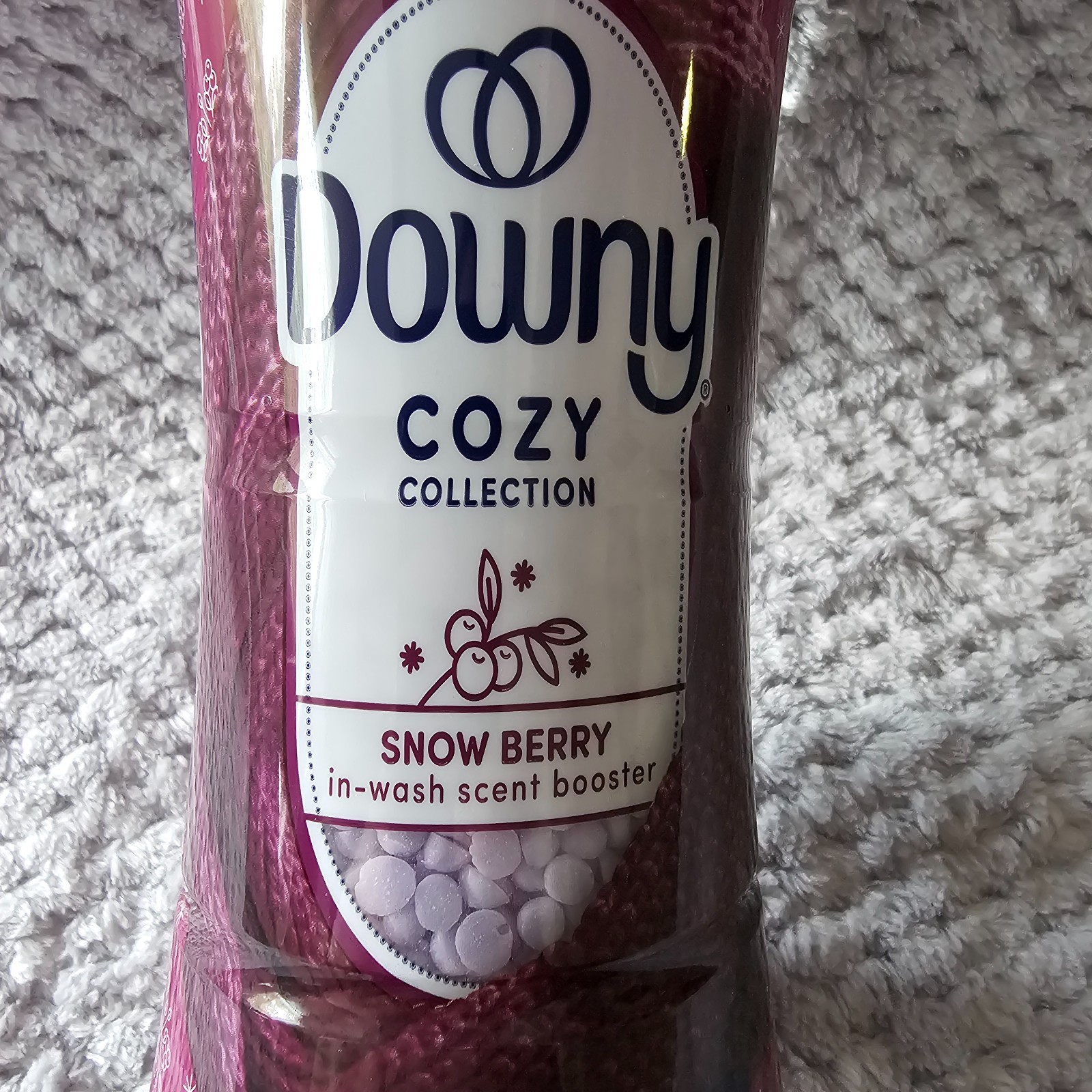 NEW Pack Of 4 Downy Cozy Collection Laundry Scent Booster SNOW BERRY 7.8oz NEW