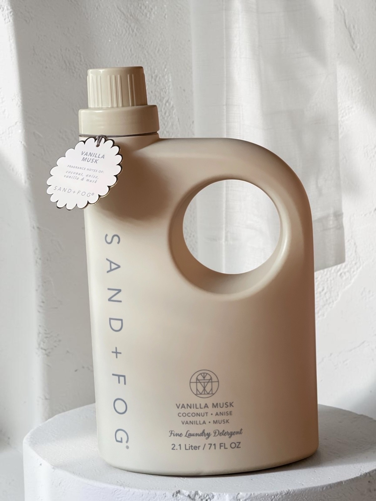 Sand + Fog Vanilla Musk Fine Laundry Detergent. 71 FL OZ, Coconut Anise New