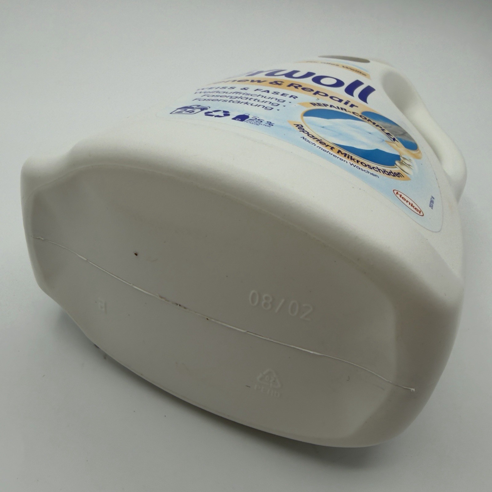 Perwoll White & Fiber Laundry Detergent 27 Wash Loads Renew & Repair German