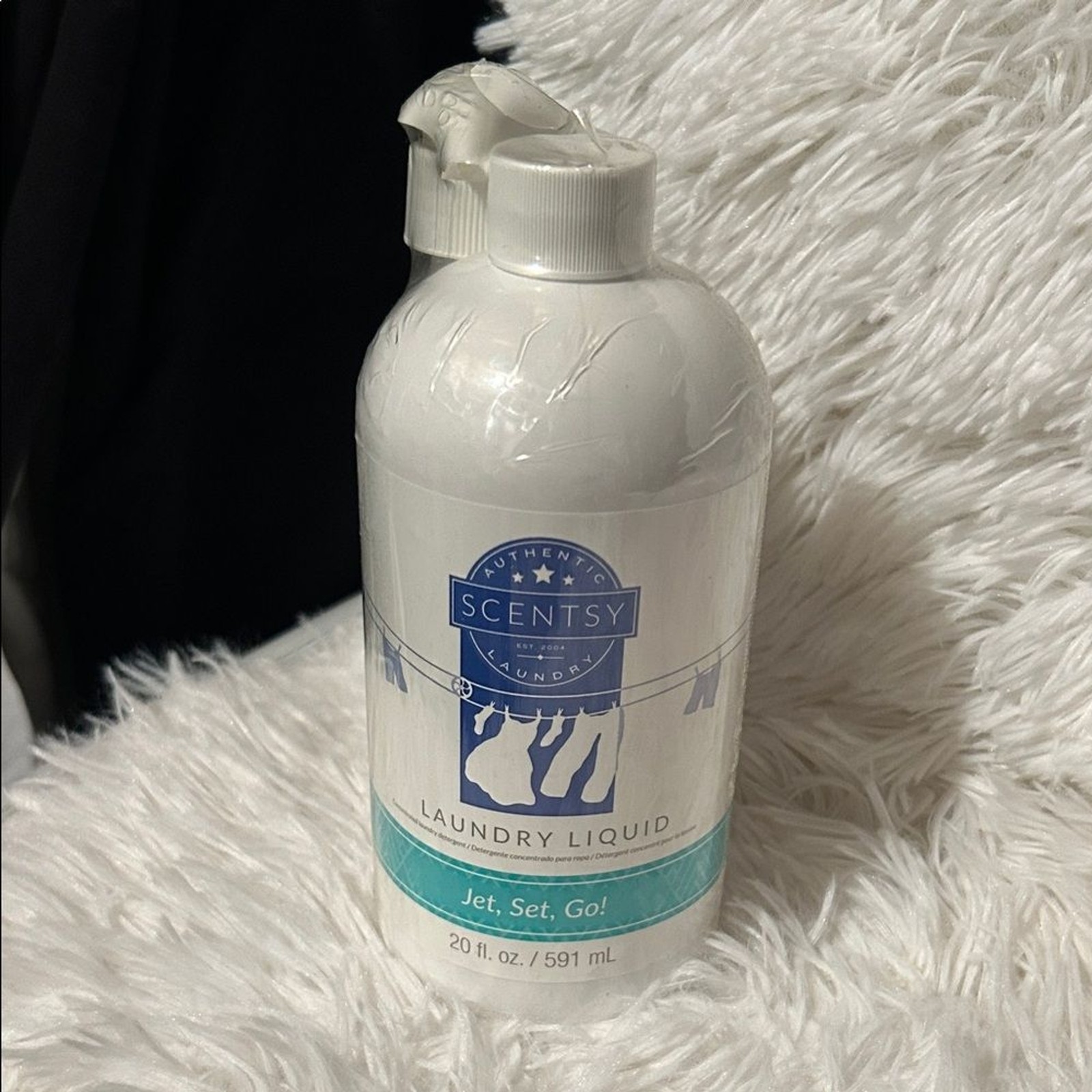 Scentsy White and Blue Laundry Liquid NEW