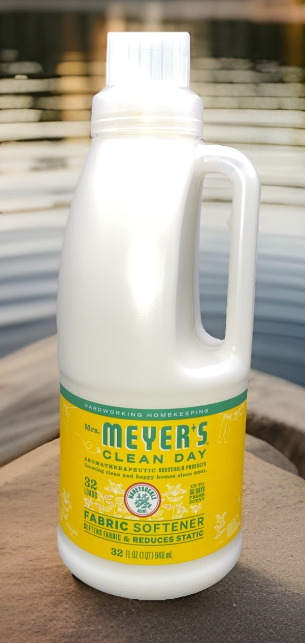 MRS. MEYER’S CLEAN DAY Liquid fabric softener, softens fabric, reduces static
