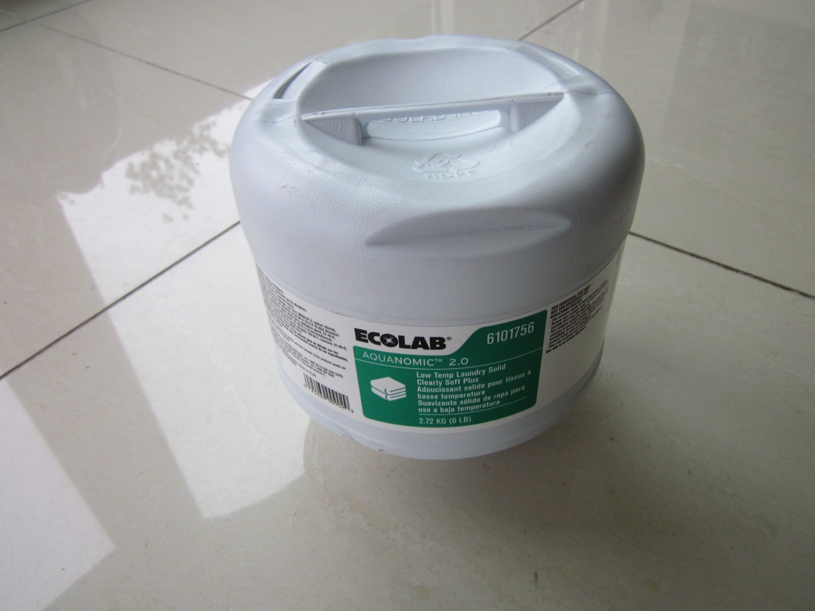 Ecolab 6101756 Aquanomic 2.0 Low Temp Laundry Solid Clearly Soft Plus 6 LB