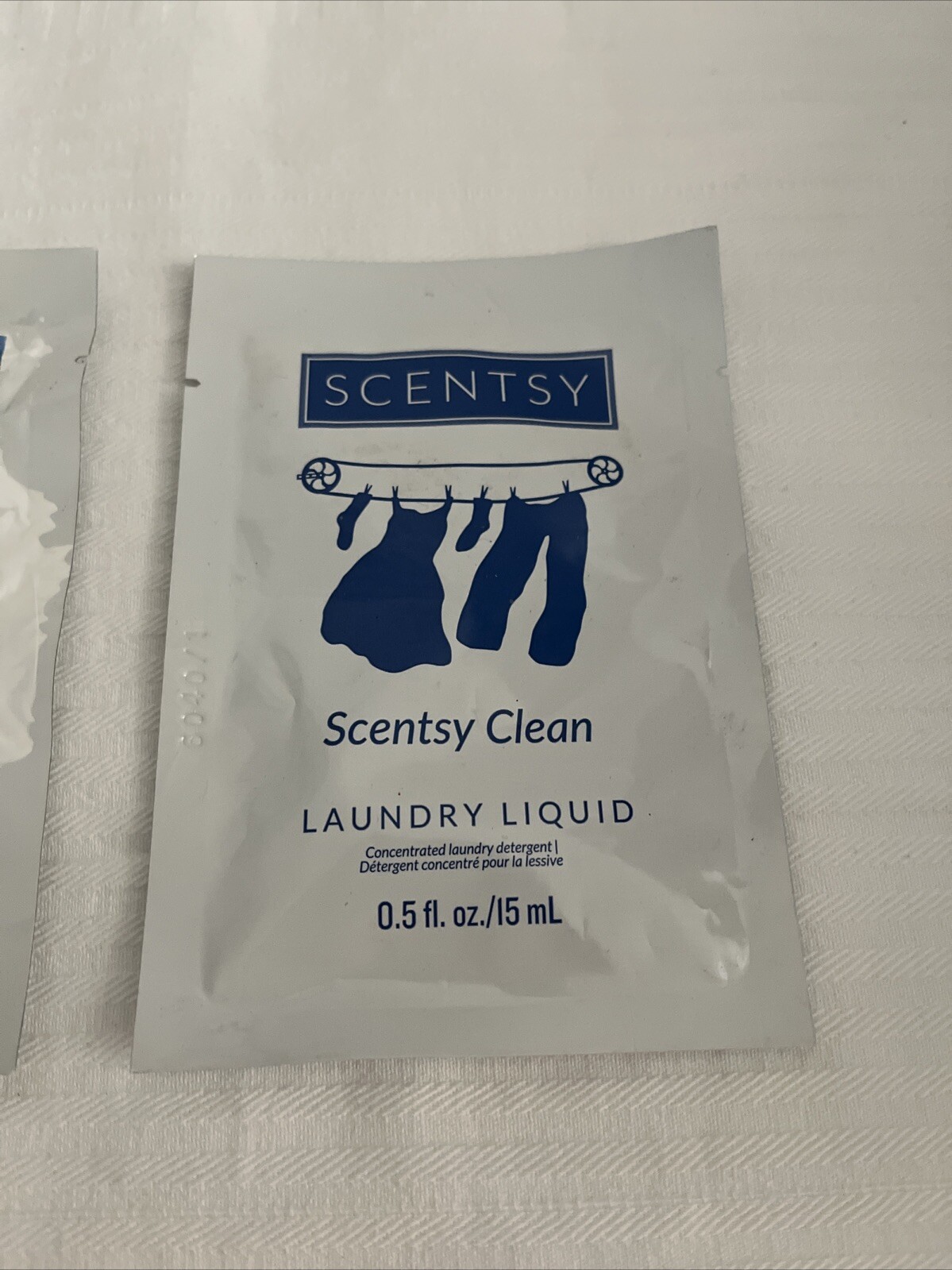 Scentsy LAUNDRY LIQUID Clean Scent Sample 0.5 fl oz and Clothing conditioner