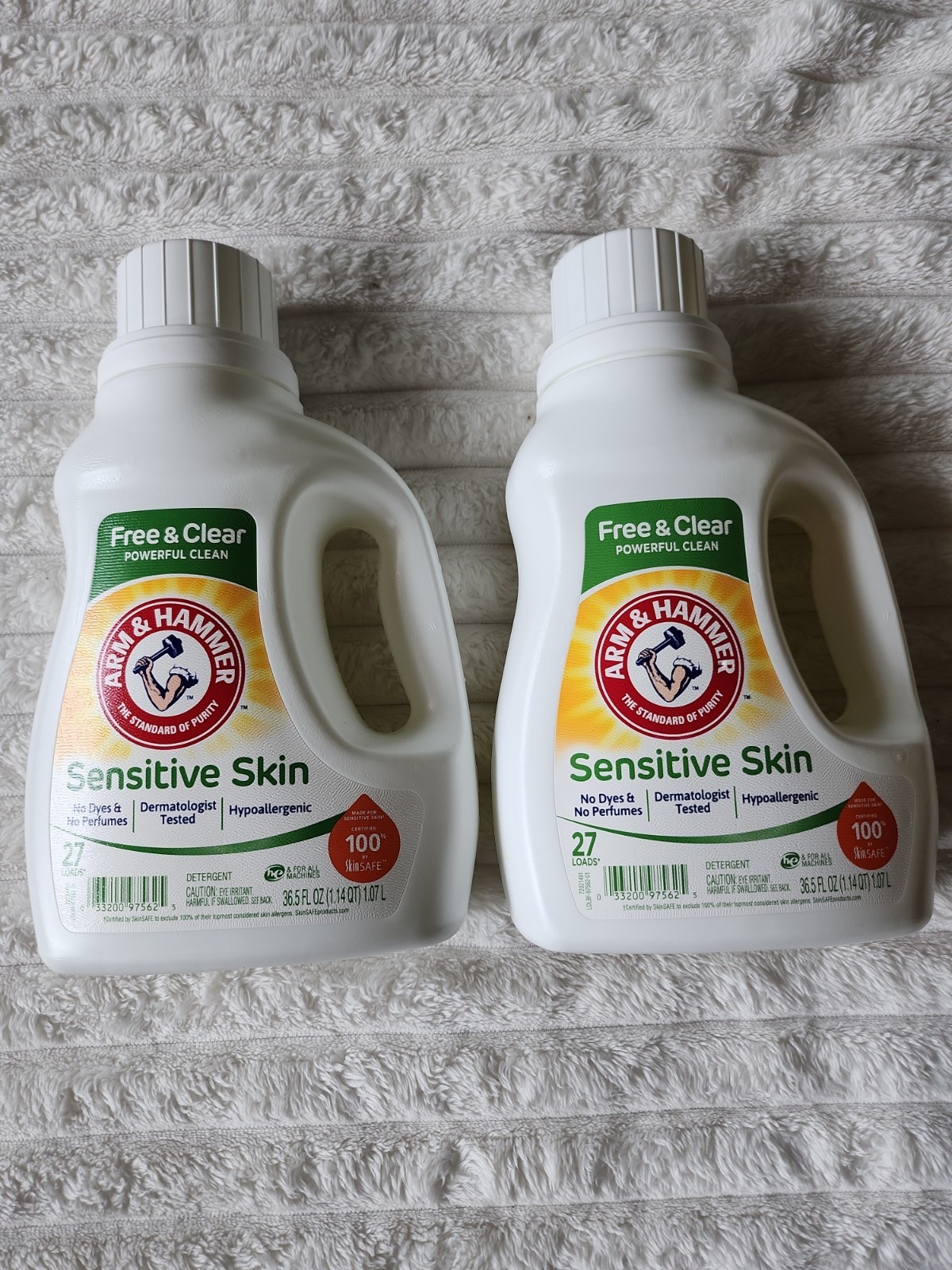 (2 Bottles) Arm & Hammer laundry detergent Free & Clear Sensitive Skin 27 Loads