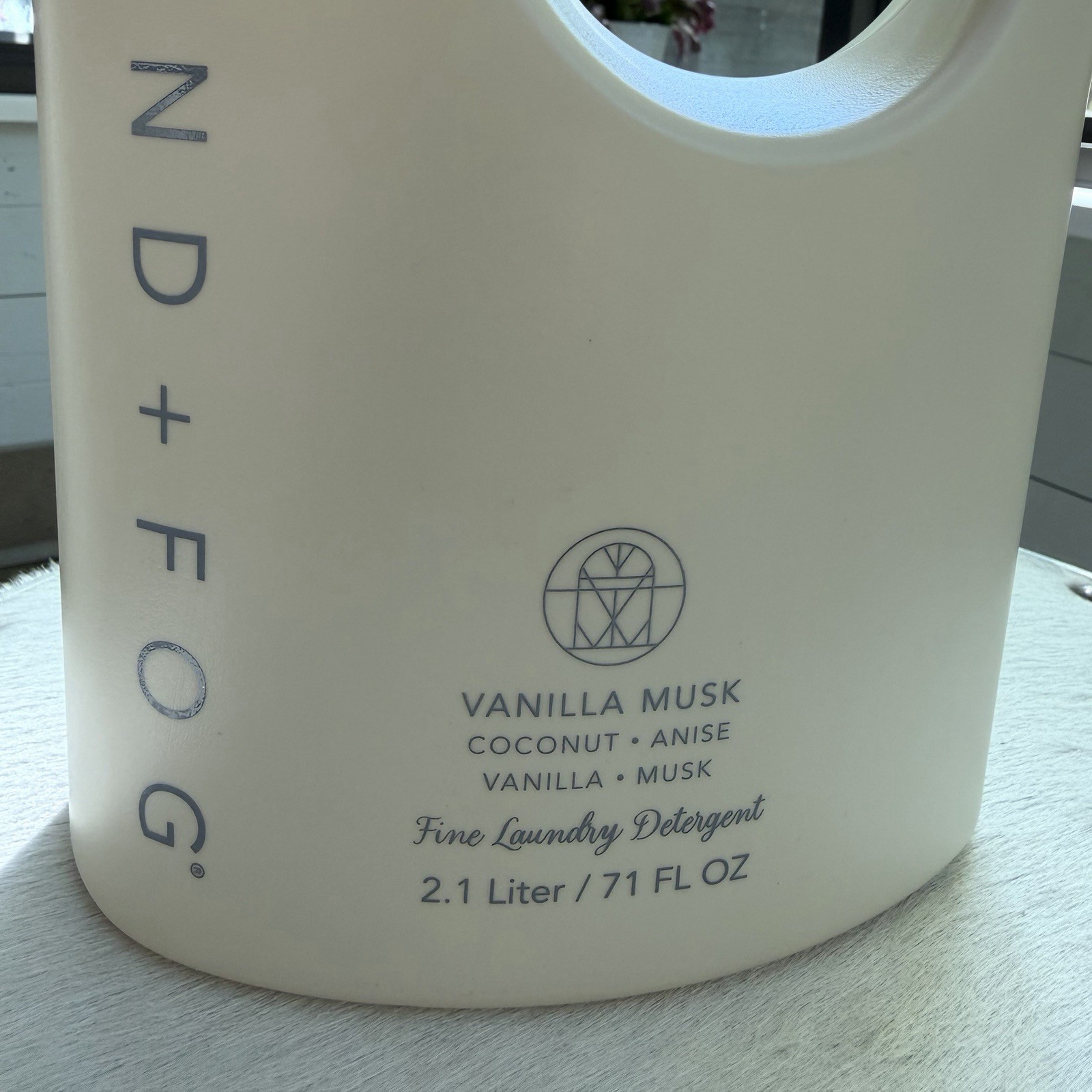 Sand + Fog Vanilla Musk Laundry Detergent 71 fl oz Coconut Anise Luxury Home NWT