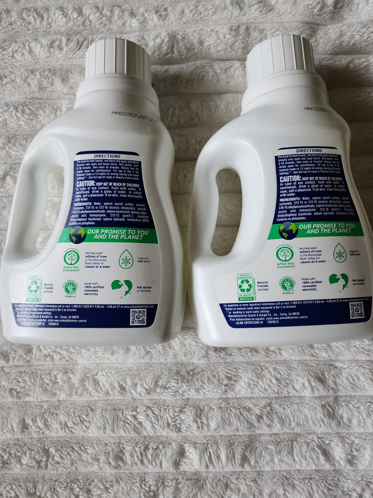 (2 Bottles) Arm & Hammer laundry detergent Free & Clear Sensitive Skin 27 Loads