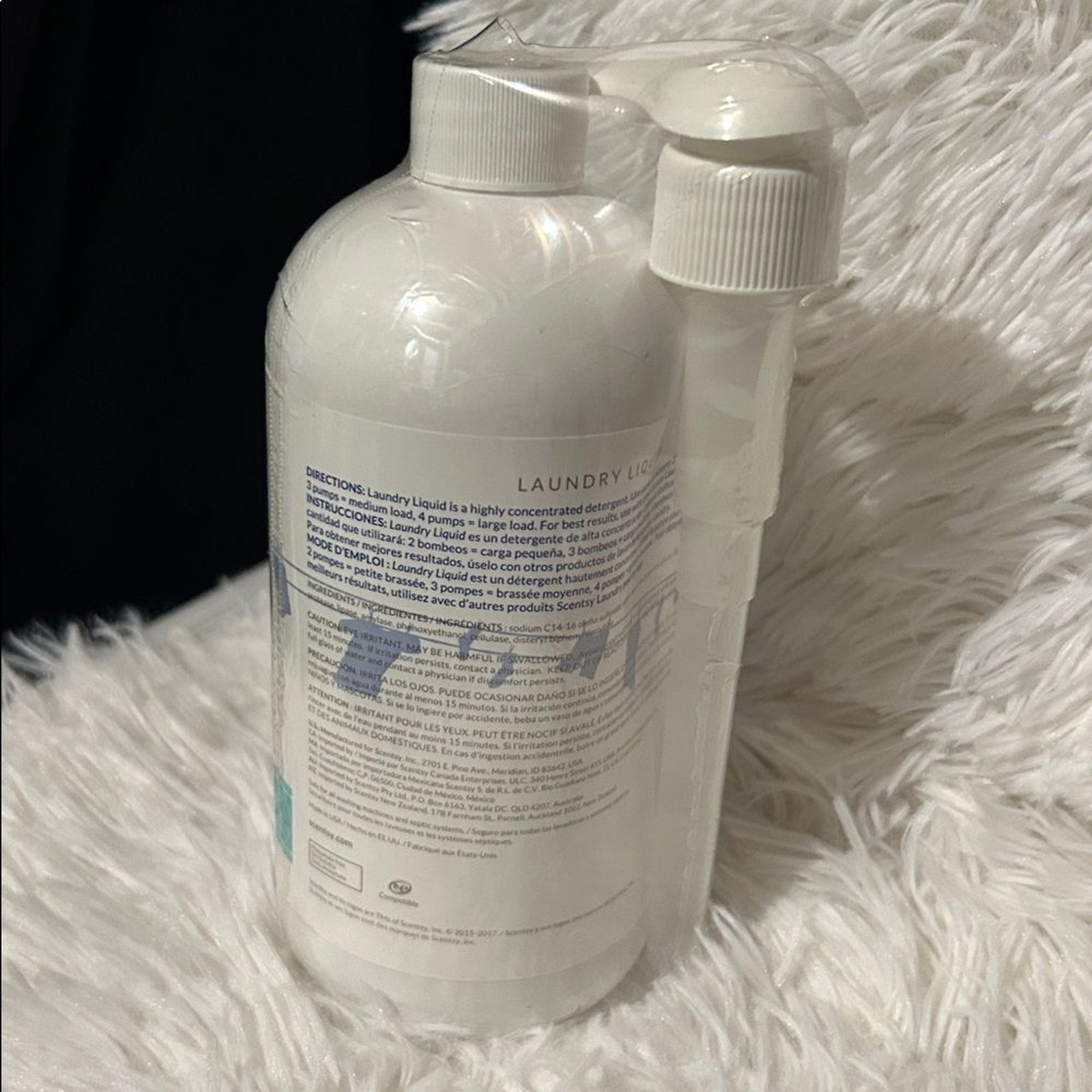 Scentsy White and Blue Laundry Liquid NEW
