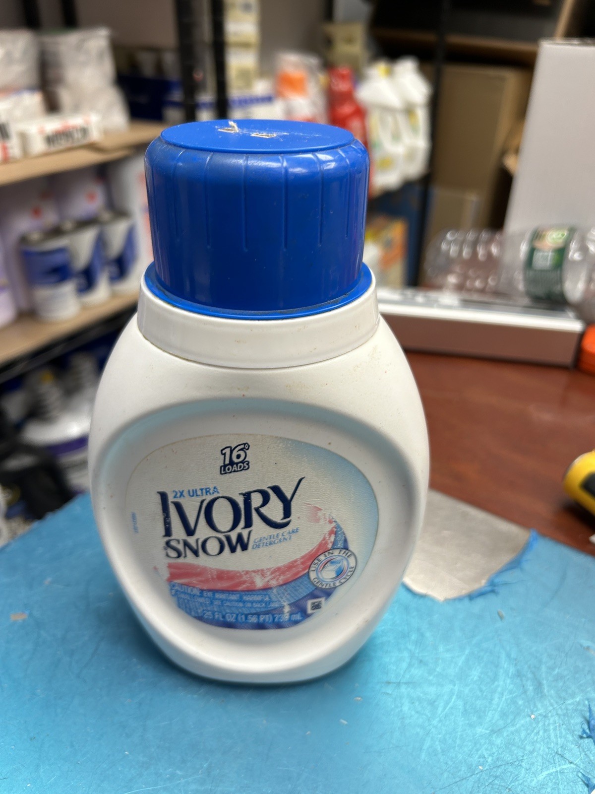 (1) IVORY Snow 2X Ultra Gentle Care Detergent Liquid ~25 fl oz~Blue Cap FADED