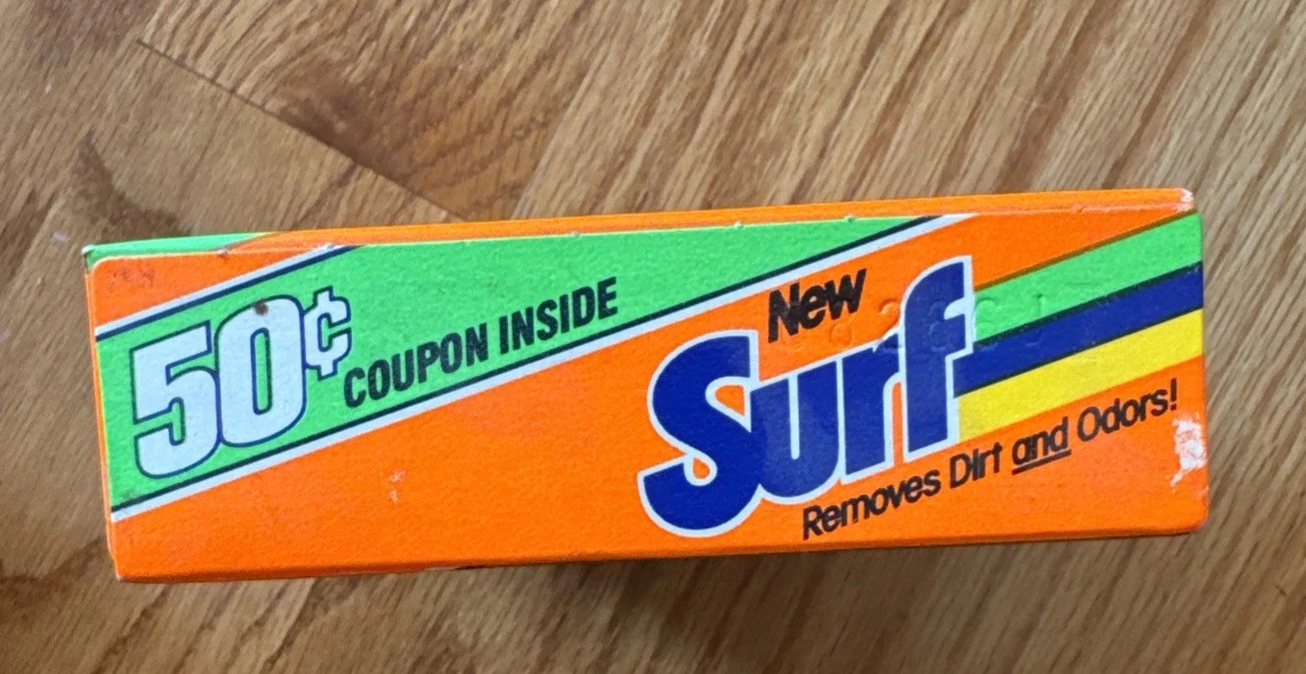 Surf by Lever Powder Laundry Detergent 6.2 oz Travel Size Vintage NOS 1980s Prop