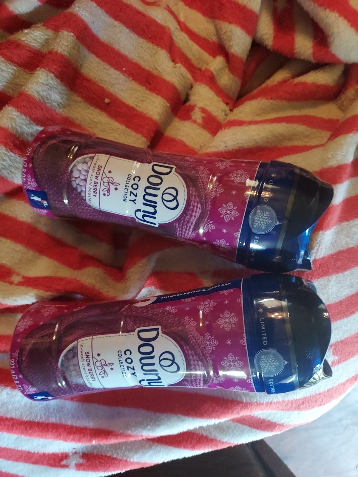 2 LIMITED EDITION DOWNY COZY COLLECTION Laundry Scent Booster SNOW BERRY 7.8 Oz
