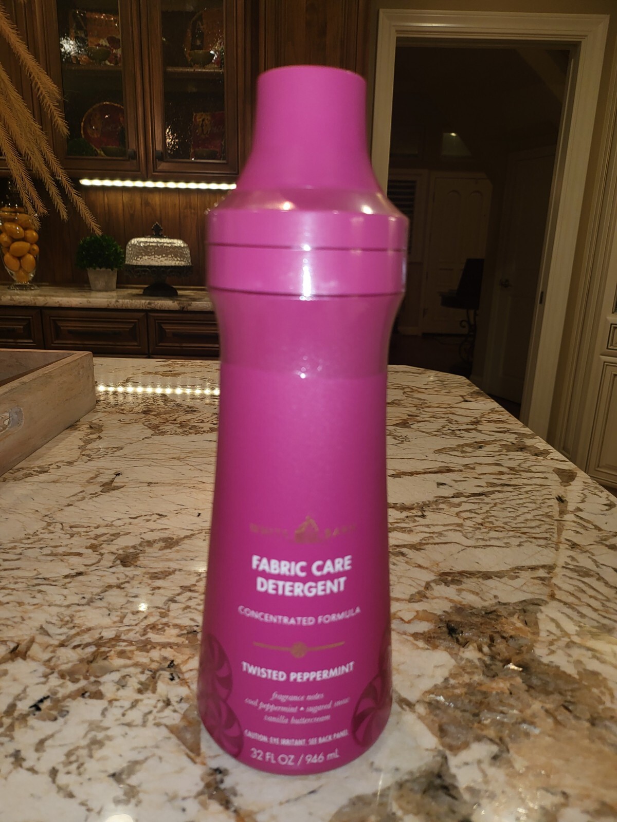 Bath Body Works White Barn TWISTED PEPPERMINT Laundry Fabric Care Detergent 32oz