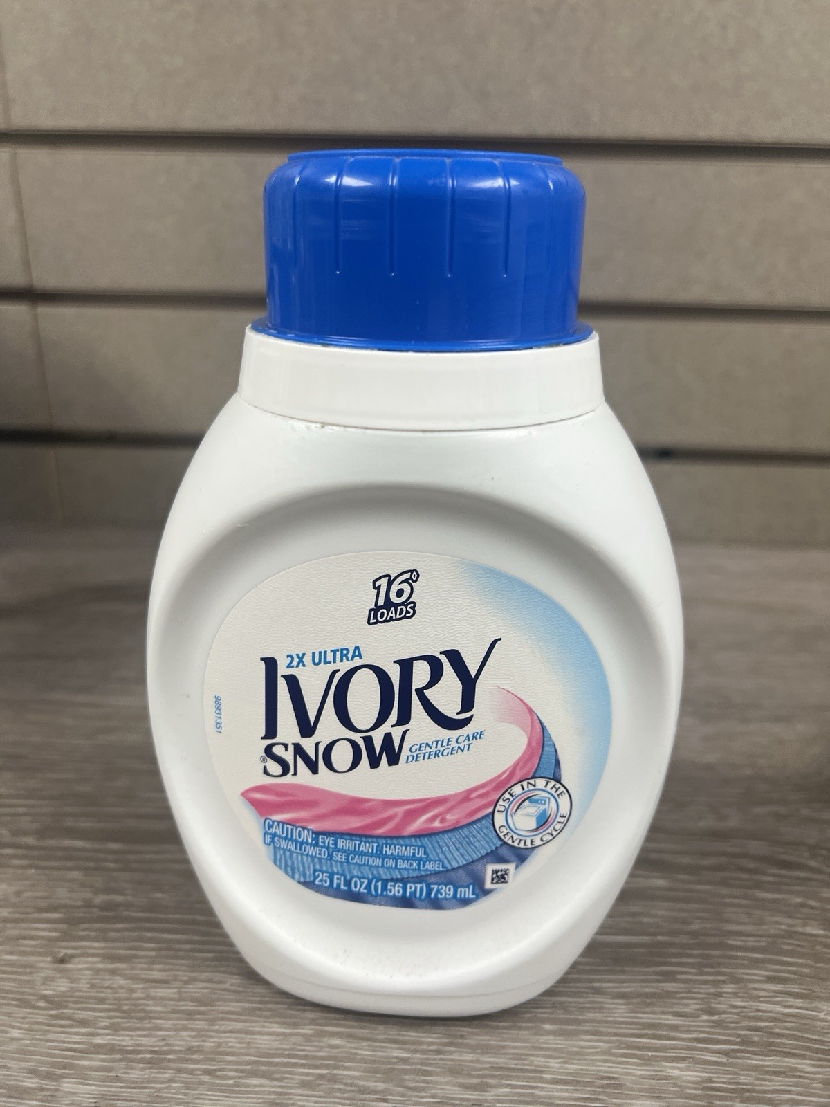 (1) IVORY Snow 2X Ultra Gentle Care Detergent Liquid ~25 fl oz~Blue Cap.