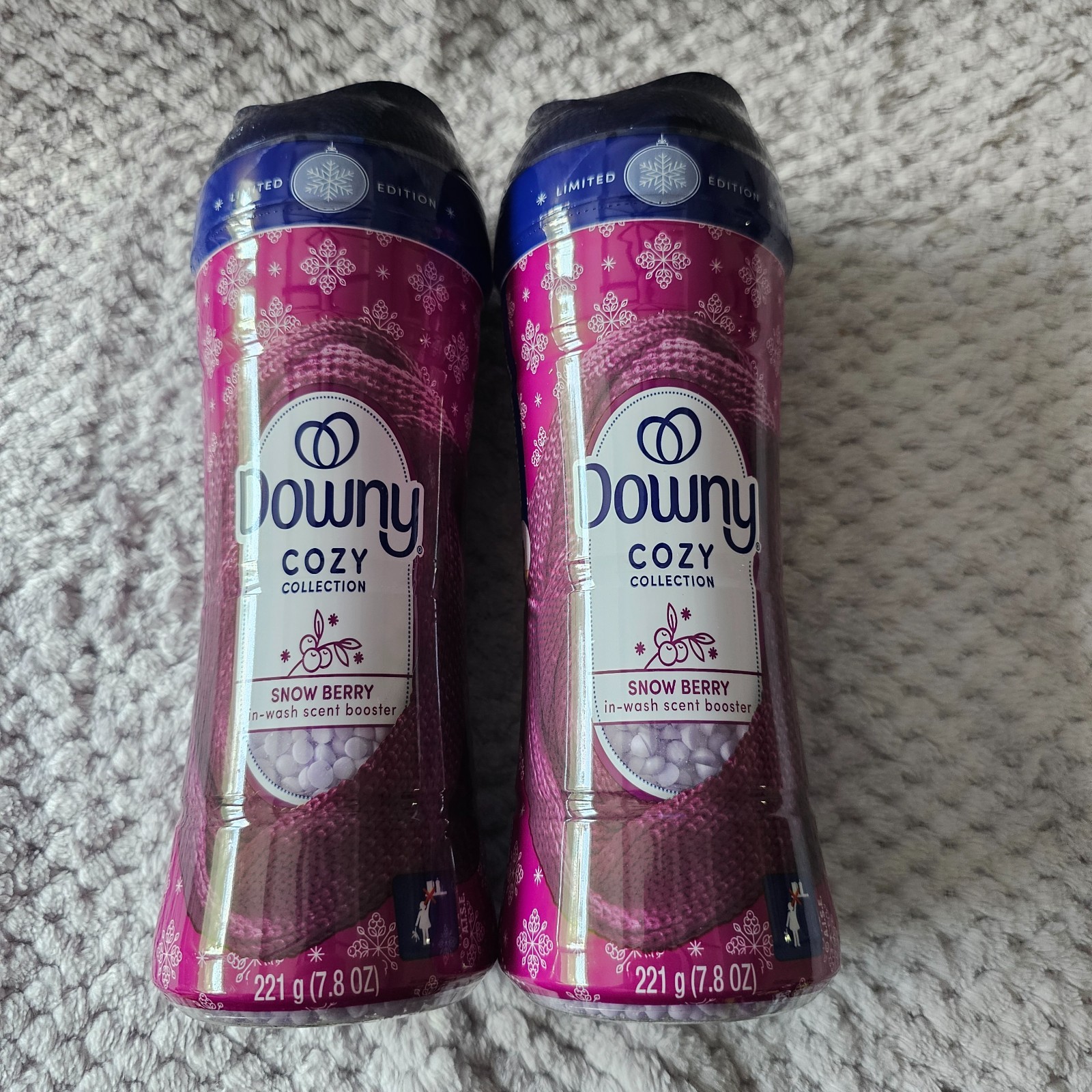 NEW Pack Of 4 Downy Cozy Collection Laundry Scent Booster SNOW BERRY 7.8oz NEW