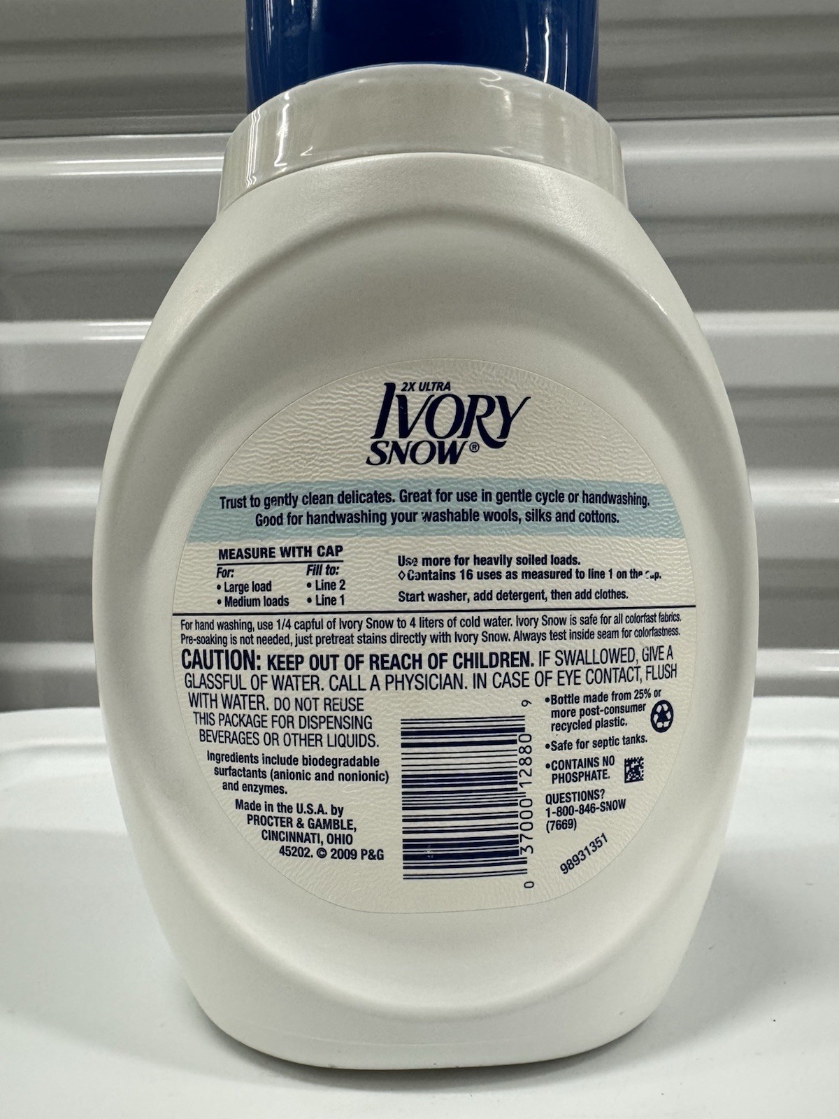 (1) IVORY Snow 2X Ultra Gentle Care Detergent Liquid ~25 fl oz~Blue Cap.