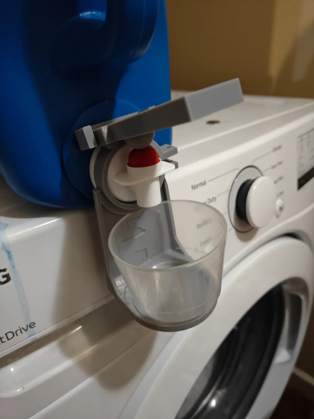 Laundry Detergent Cup Holder With Dispenser Handle