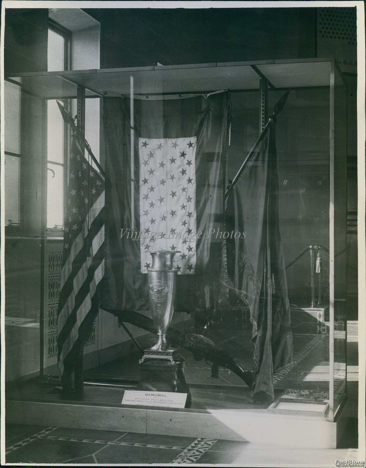 1927 Liberty Memorial Museum Exhibit Trophy Flags Gun Historic Press Photo 8×10