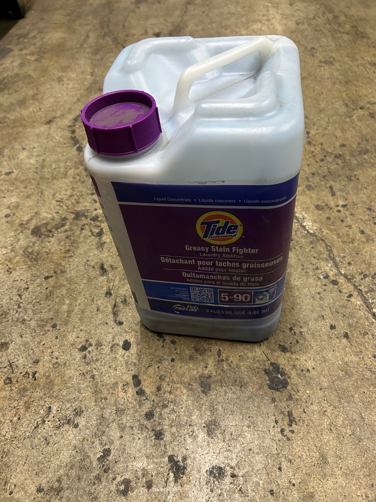 Tide Professional Greasy Stain Fighter 2.5 gal Laundry Additive 5-90 Concentrate