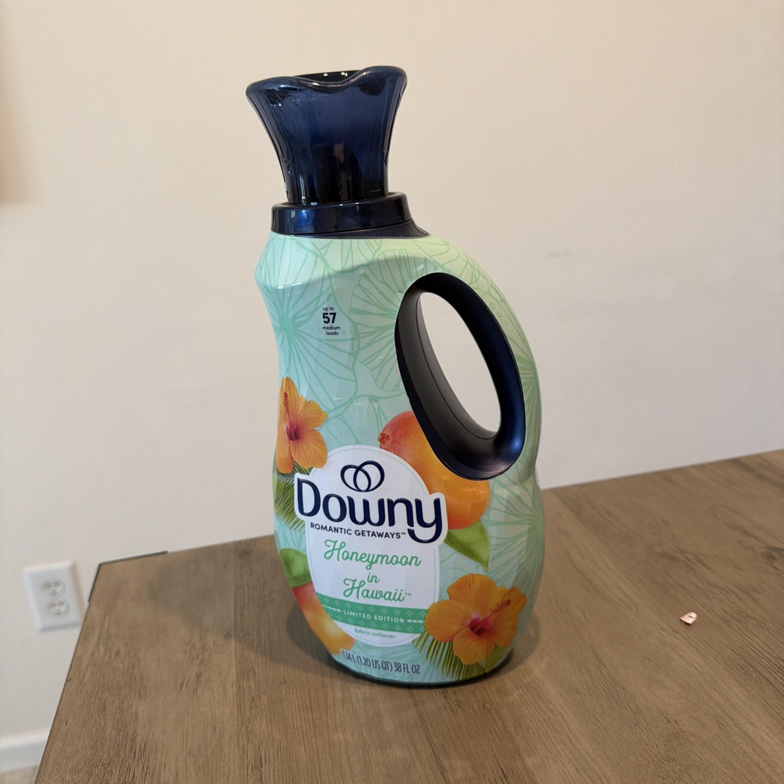 Downy Romantic Getaways Honeymoon In Hawaii Limited Edition Fabric Softener 38oz