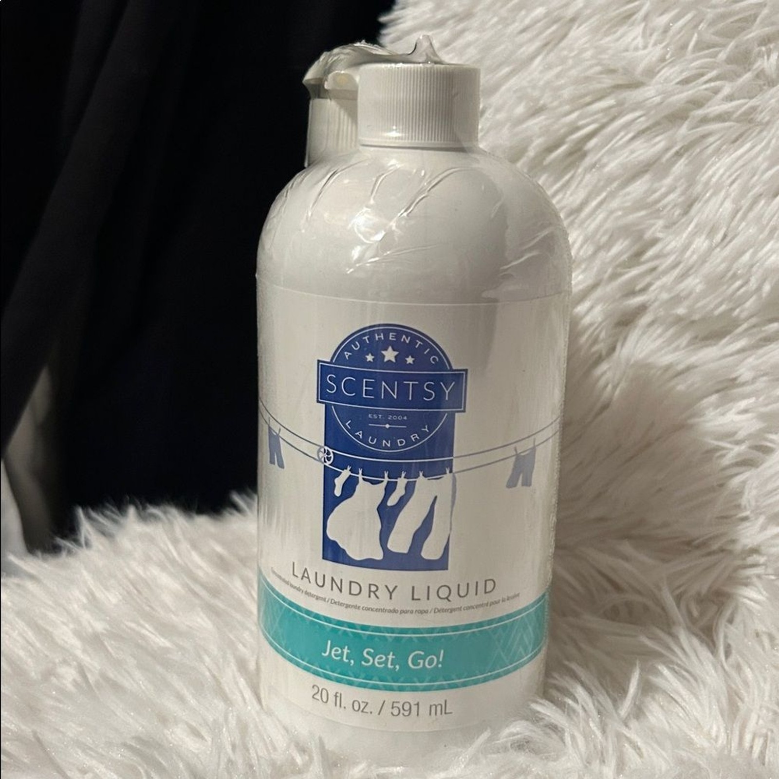 Scentsy White and Blue Laundry Liquid NEW