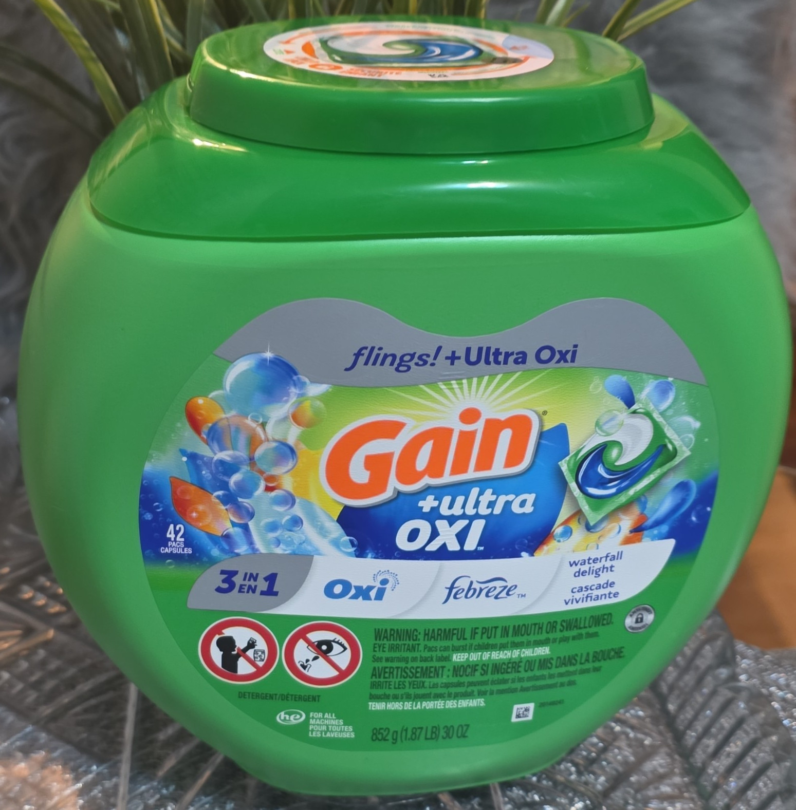 Gain flings! + Ultra Oxi 3 in 1 Oxi Febreze Waterfall Delight 42 ct HE