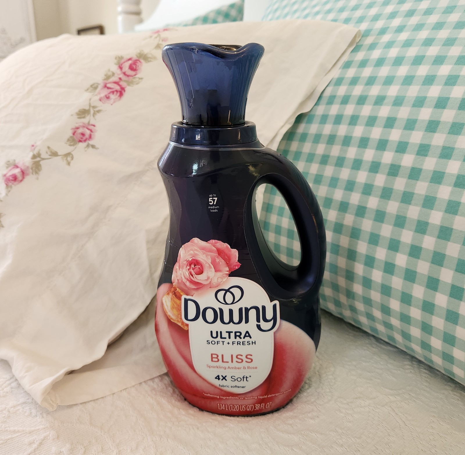 NEW DOWNY INFUSIONS BLISS 38 FL OZ SPARKLING AMBER & ROSE FABRIC SOFTENER