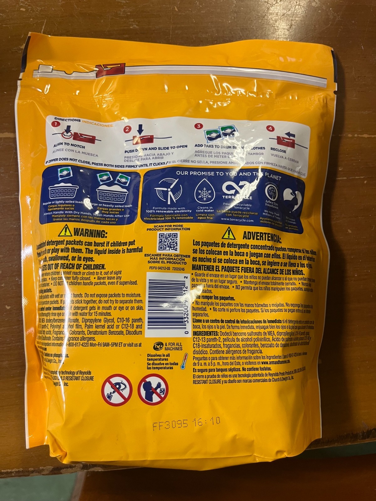 Oxi-Clean laundry detergent pod packs