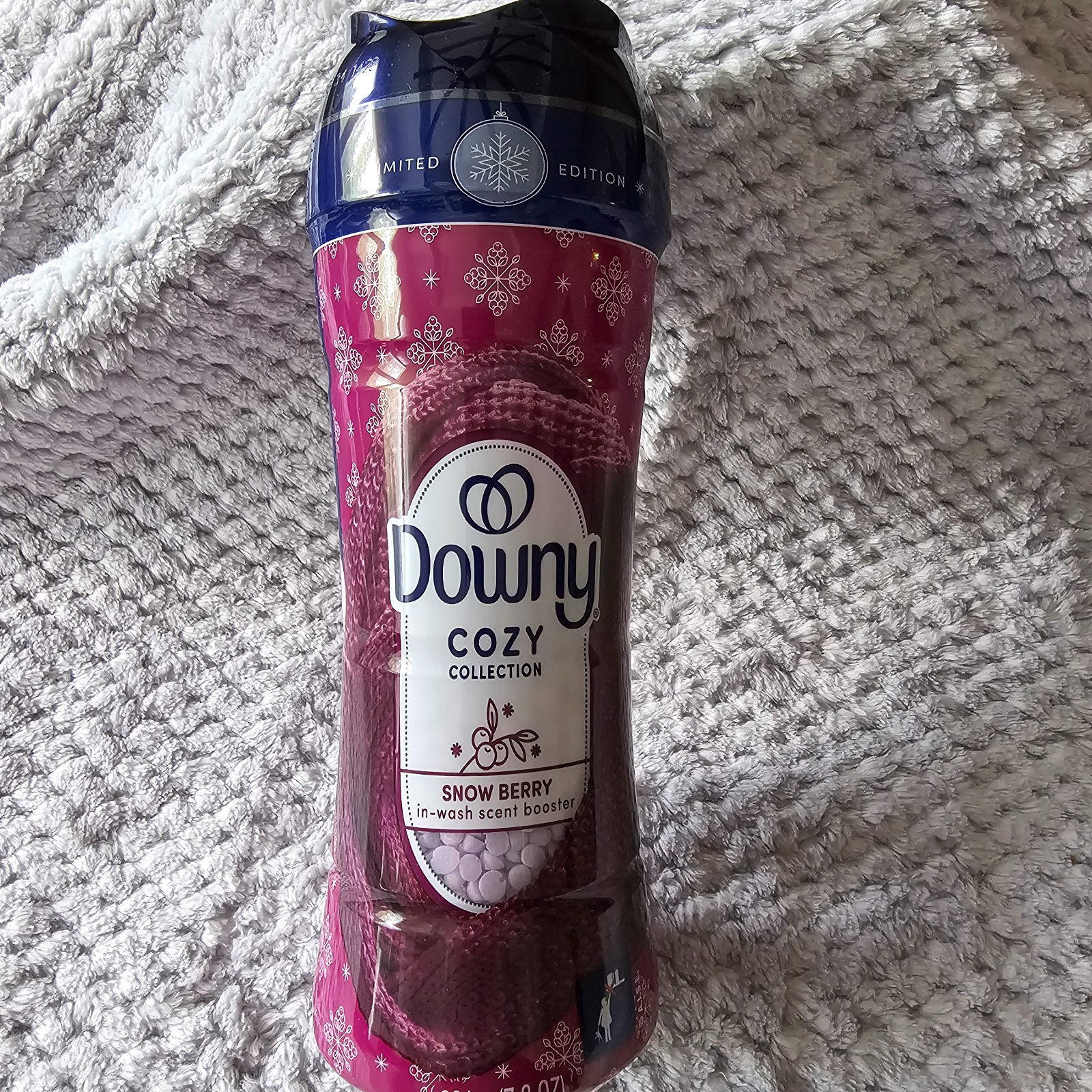 NEW Pack Of 4 Downy Cozy Collection Laundry Scent Booster SNOW BERRY 7.8oz NEW