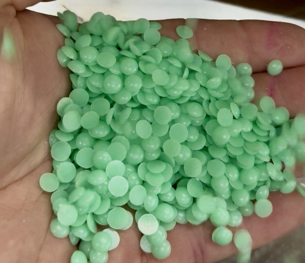 Made In USA – BULK 30 Lb. Carbon 895 Men’s Scented Case of Laundry Scent Beads