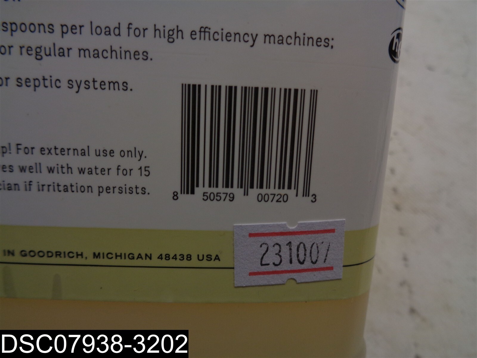 64 FL OZ Mama Suds Lemon Scented Laundry Soap 850579007203