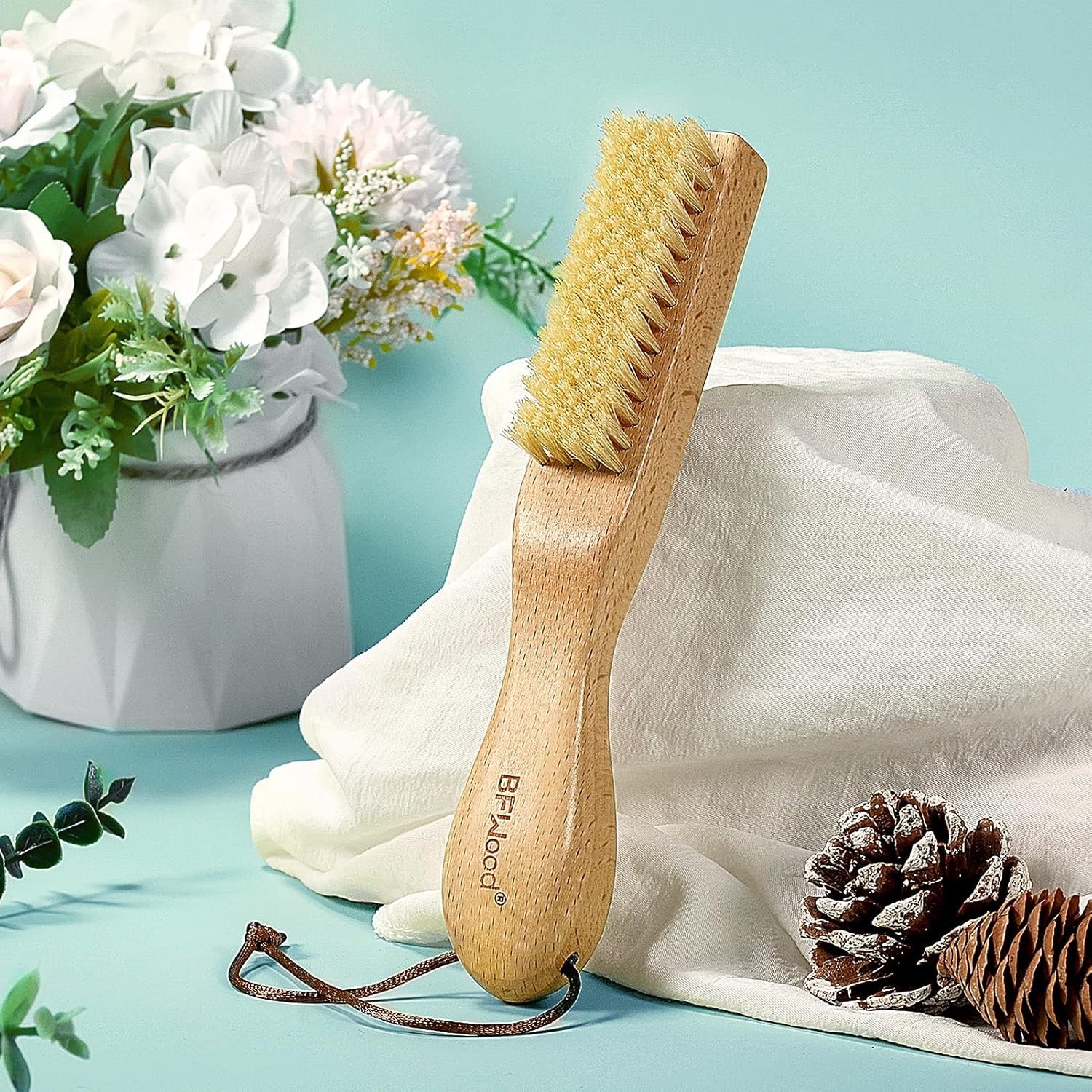 Compact Laundry Stain Brush – Natural Boar Bristles for Tough Stains on Fabrics