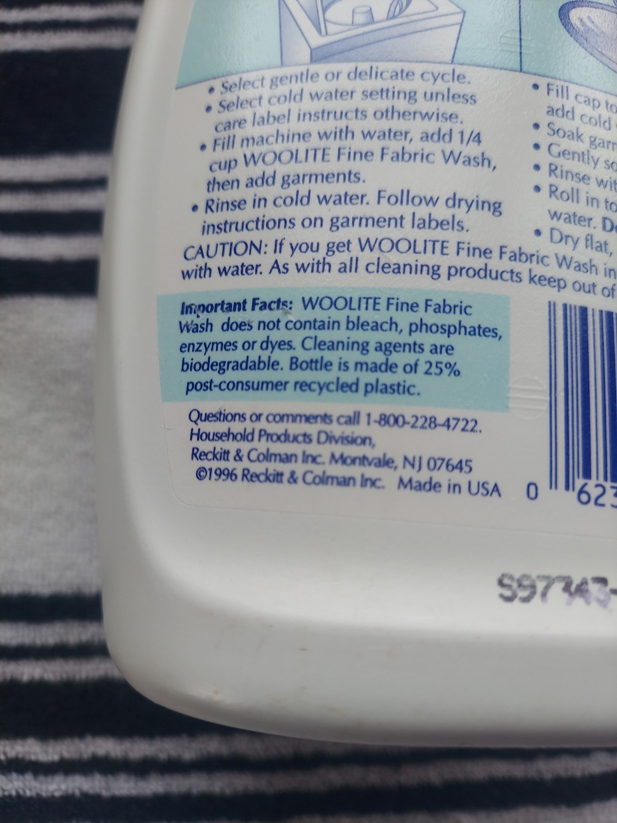 Vinage 90’s Woolite 32 Ounce Spring Soft Scent Full