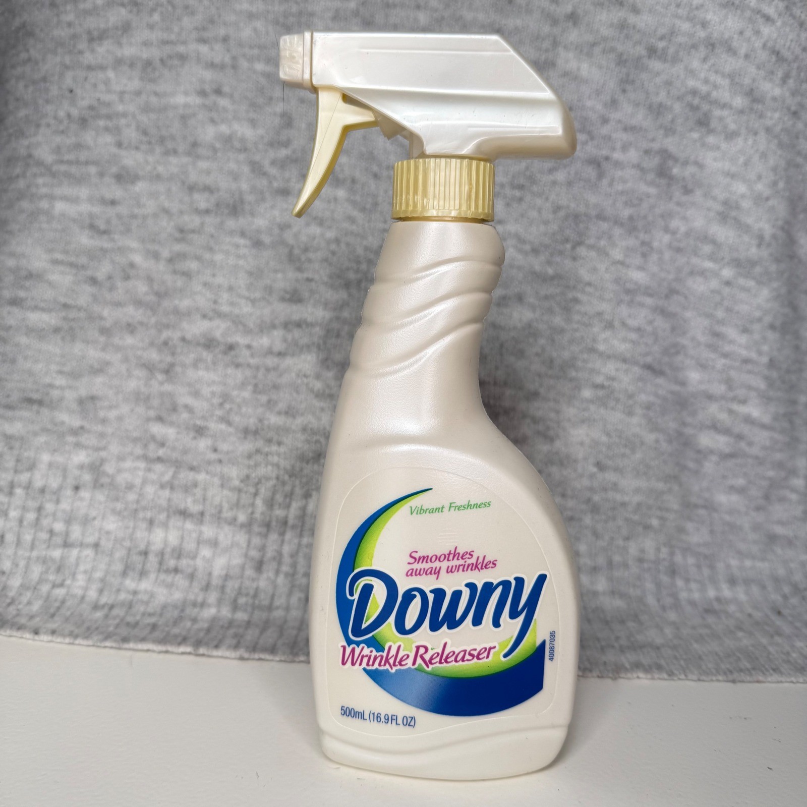 VTG Downy Wrinkle Releaser Spray 500mL 16.9 FL OZ Fabric Refresher Discontinued