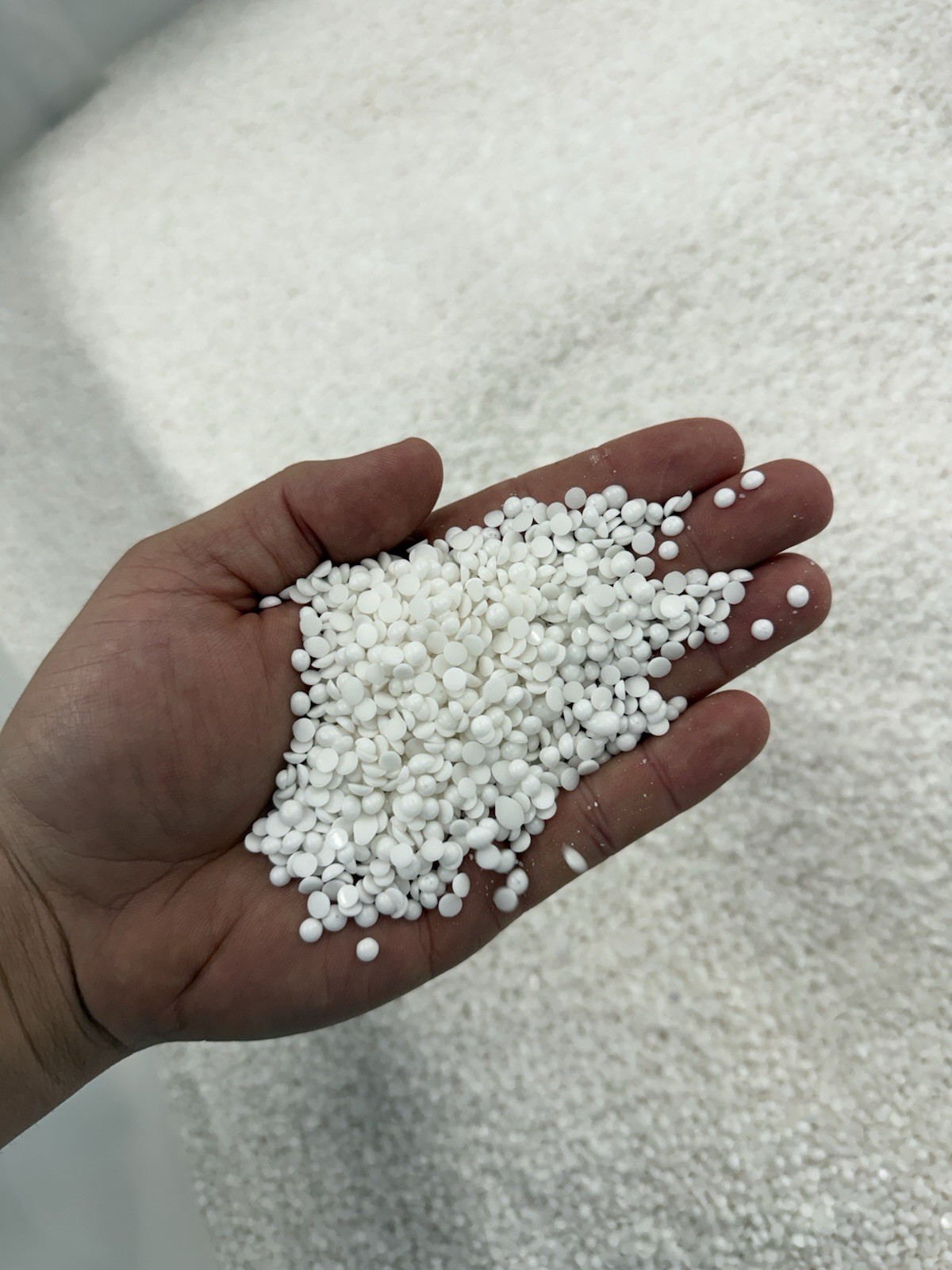 Made In USA – BULK 30 Lb. Case of Laundry Scent Beads – Mahogany Teakwood