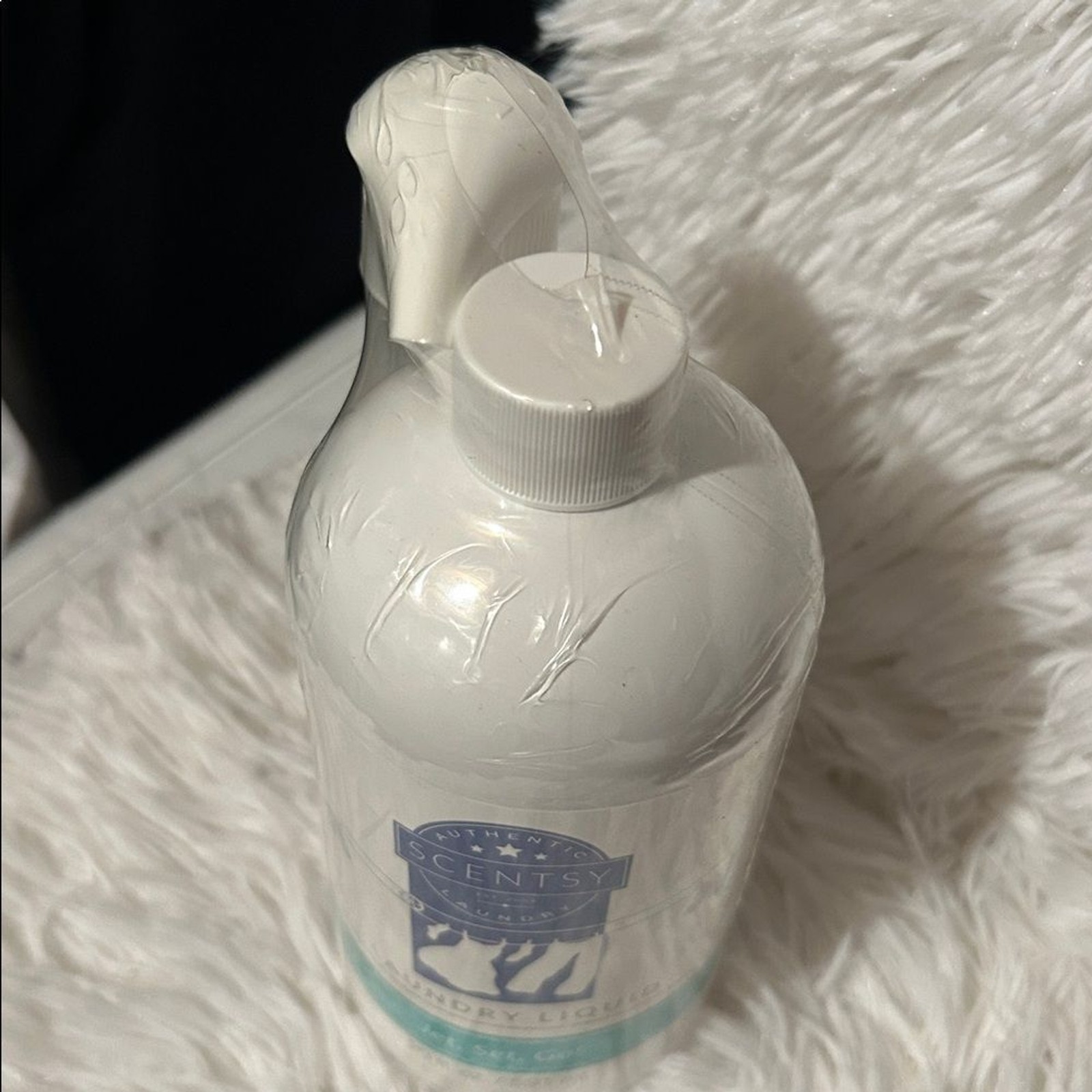 Scentsy White and Blue Laundry Liquid NEW